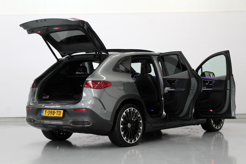 Mercedes-Benz EQE Mercedes-Benz EQE SUV 350 4Matic AMG Line 91 kWh, RIJKLAAR!! | PANORAMADAK | ELEC-TREKHAAK | LUCHTVERING | BURMESTER SOUND