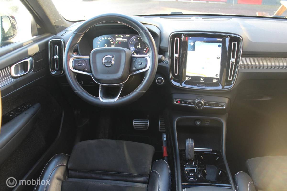Volvo XC40 Volvo XC40 1.5 T3 R-Design Panodak/19Inch/Camera360/H&K/ACC/Trekhaak