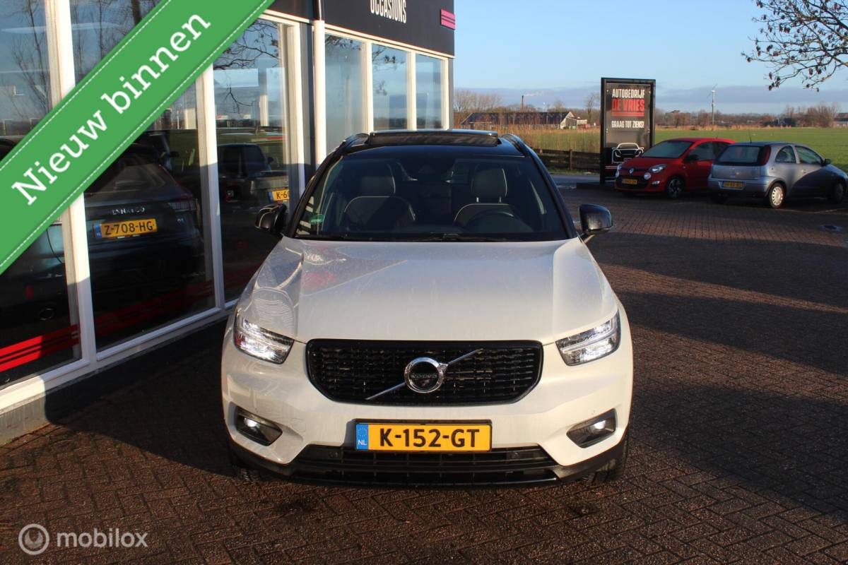 Volvo XC40 Volvo XC40 1.5 T3 R-Design Panodak/19Inch/Camera360/H&K/ACC/Trekhaak