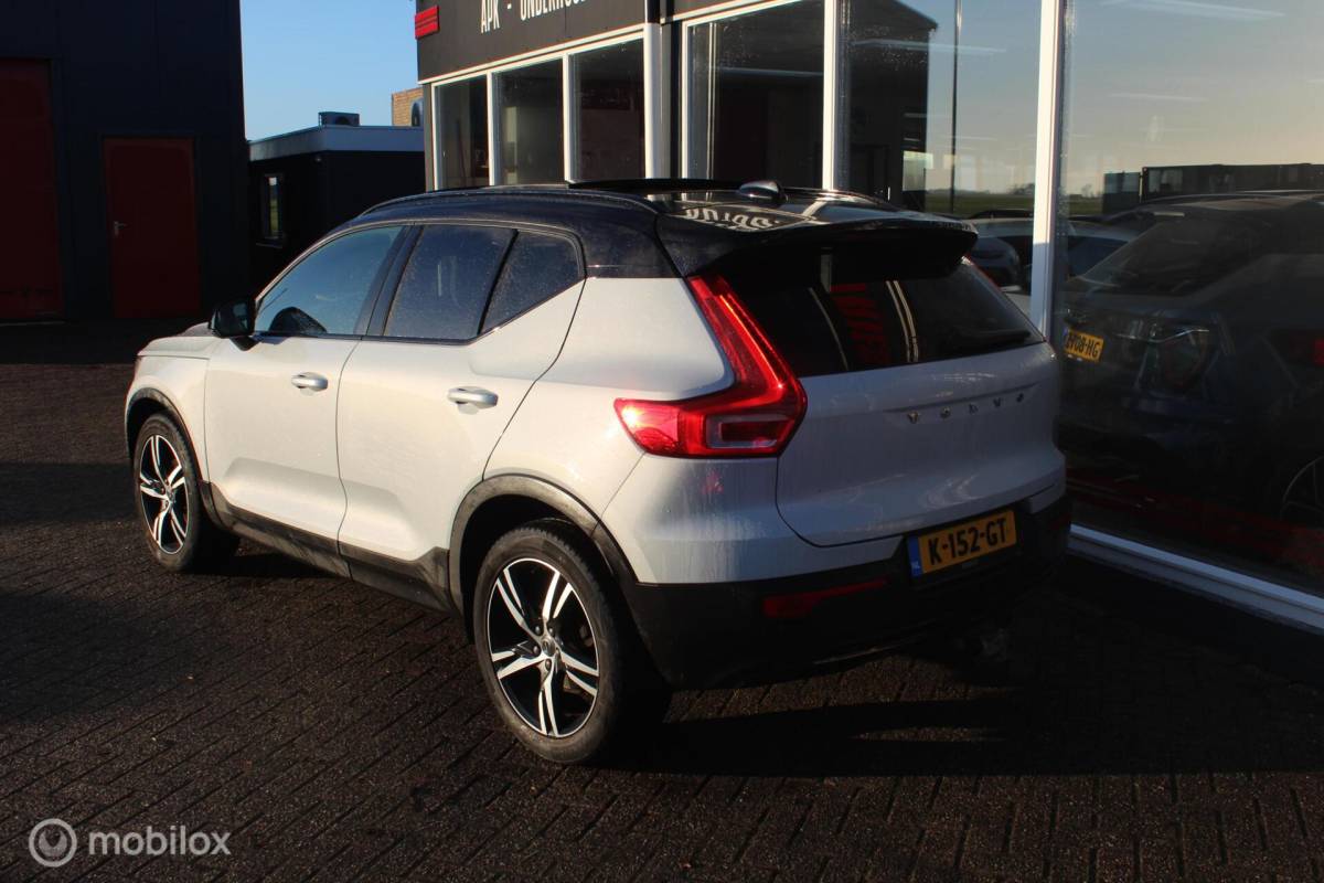 Volvo XC40 Volvo XC40 1.5 T3 R-Design Panodak/19Inch/Camera360/H&K/ACC/Trekhaak