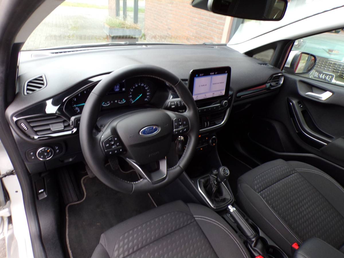 Ford Fiesta Ford Fiesta 1.0 EcoBoost Hybrid Titanium X Stoel/stuurverwarming ECC Cruise 125PK