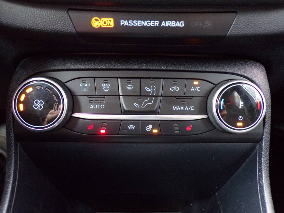 Ford Fiesta Ford Fiesta 1.0 EcoBoost Hybrid Titanium X Stoel/stuurverwarming ECC Cruise 125PK