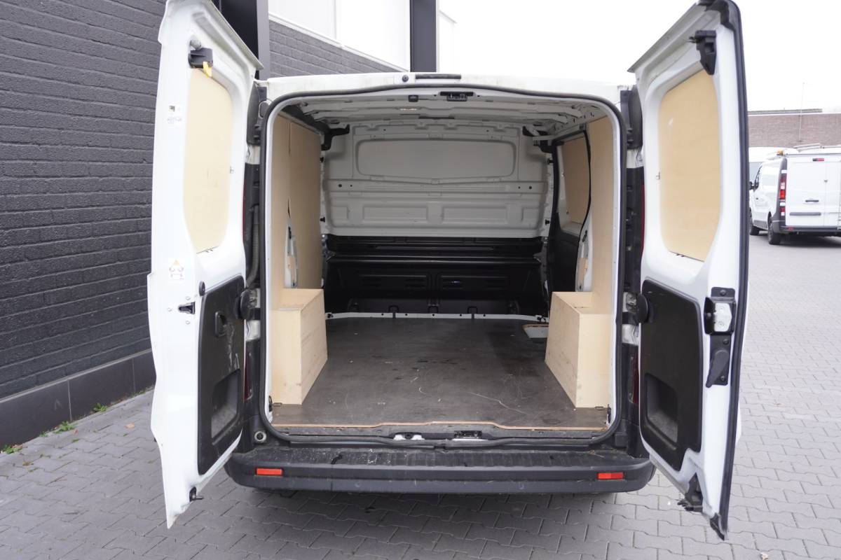 Renault Trafic Renault Trafic 2.0 dCi 110PK EURO 6 – Airco – Navi – Cruise  – € 15.950,- Excl.
