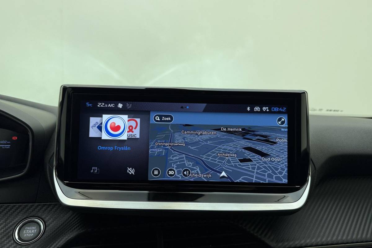 Peugeot 2008 Peugeot 2008 1.2 Hybrid 136 Allure | Achteruitrijcamera | Cruise control | keyless entry | Navigatie | Extra getint |