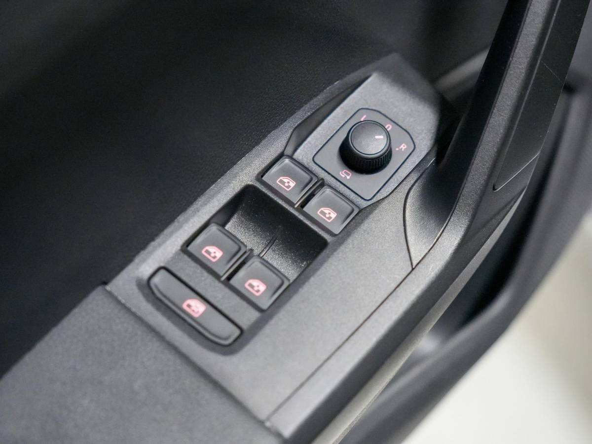 SEAT Ibiza SEAT Ibiza 1.0 MPI Reference |VOL!|stoelvrm|clima|carplay|park