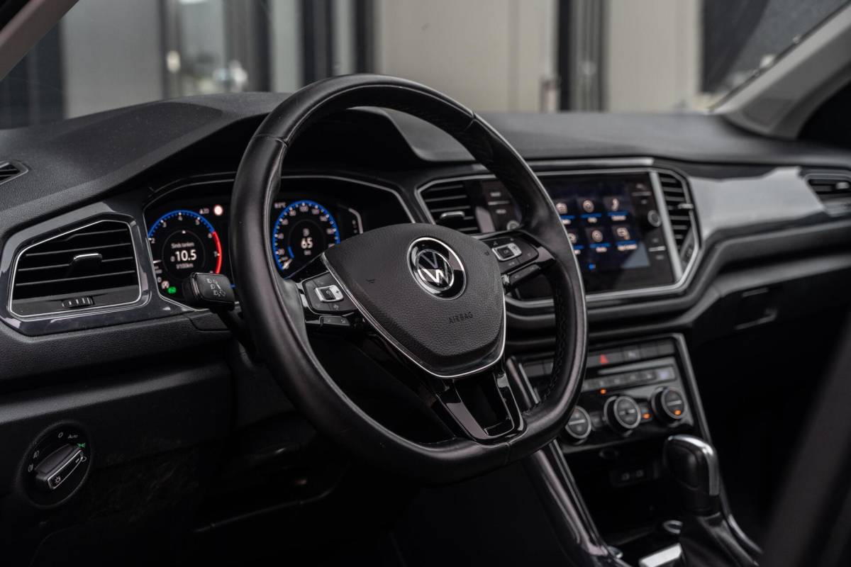 Volkswagen T-Roc Volkswagen T-Roc 1.5 TSI Sport Leder|Camera|Carplay|Pano|VOL