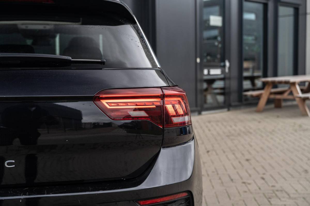 Volkswagen T-Roc Volkswagen T-Roc 1.5 TSI Sport Leder|Camera|Carplay|Pano|VOL