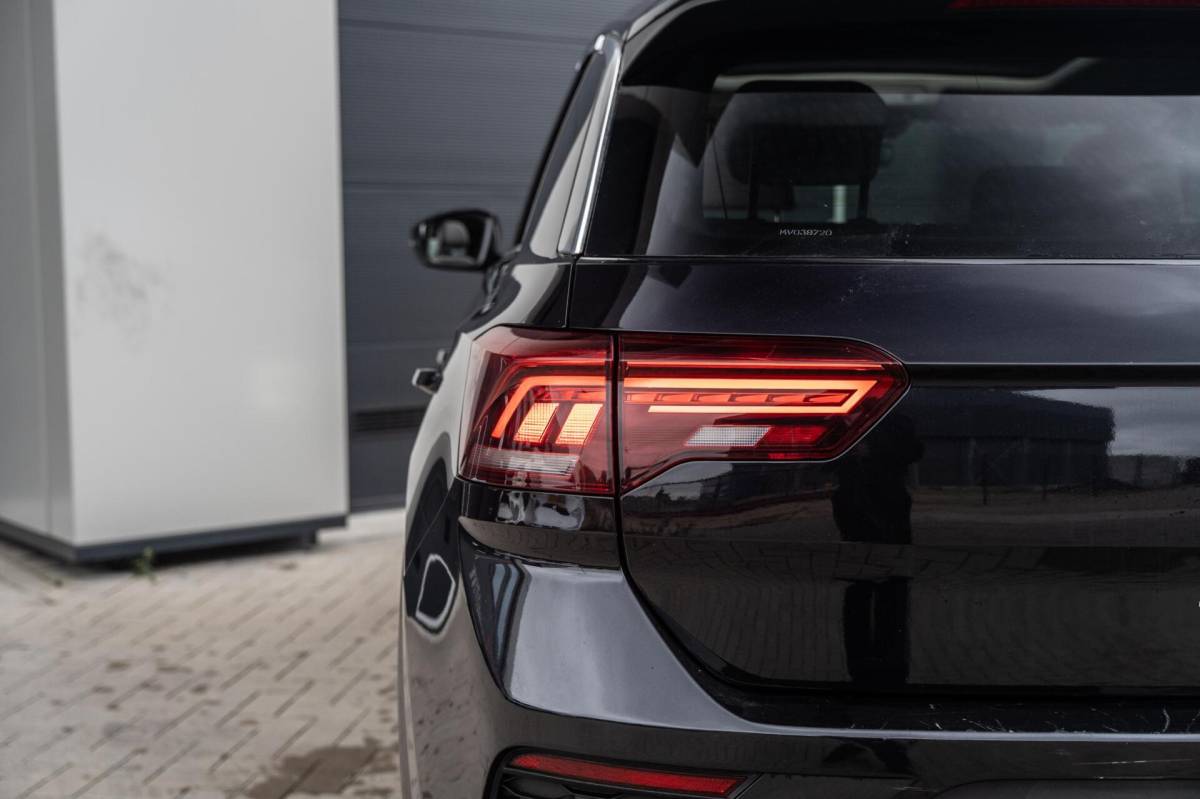 Volkswagen T-Roc Volkswagen T-Roc 1.5 TSI Sport Leder|Camera|Carplay|Pano|VOL