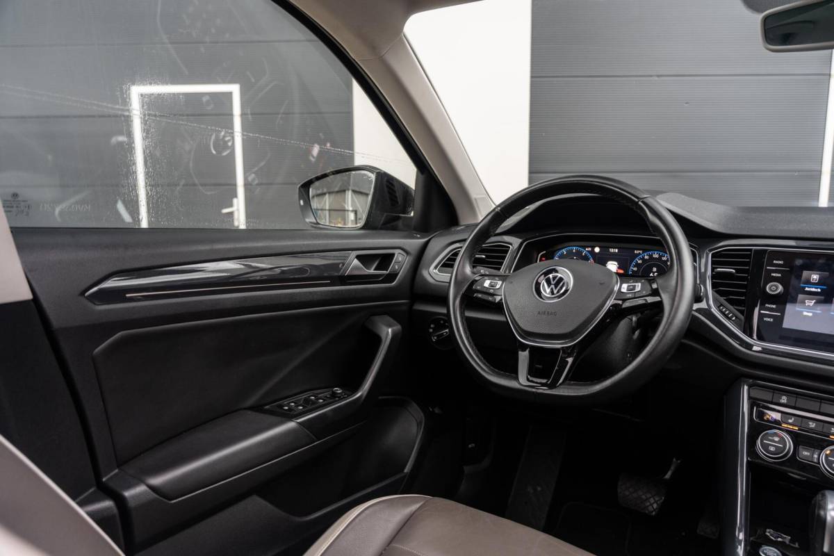 Volkswagen T-Roc Volkswagen T-Roc 1.5 TSI Sport Leder|Camera|Carplay|Pano|VOL