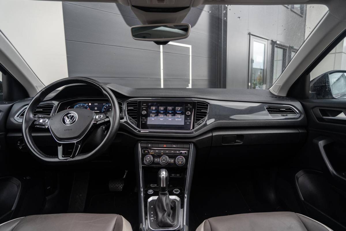 Volkswagen T-Roc Volkswagen T-Roc 1.5 TSI Sport Leder|Camera|Carplay|Pano|VOL