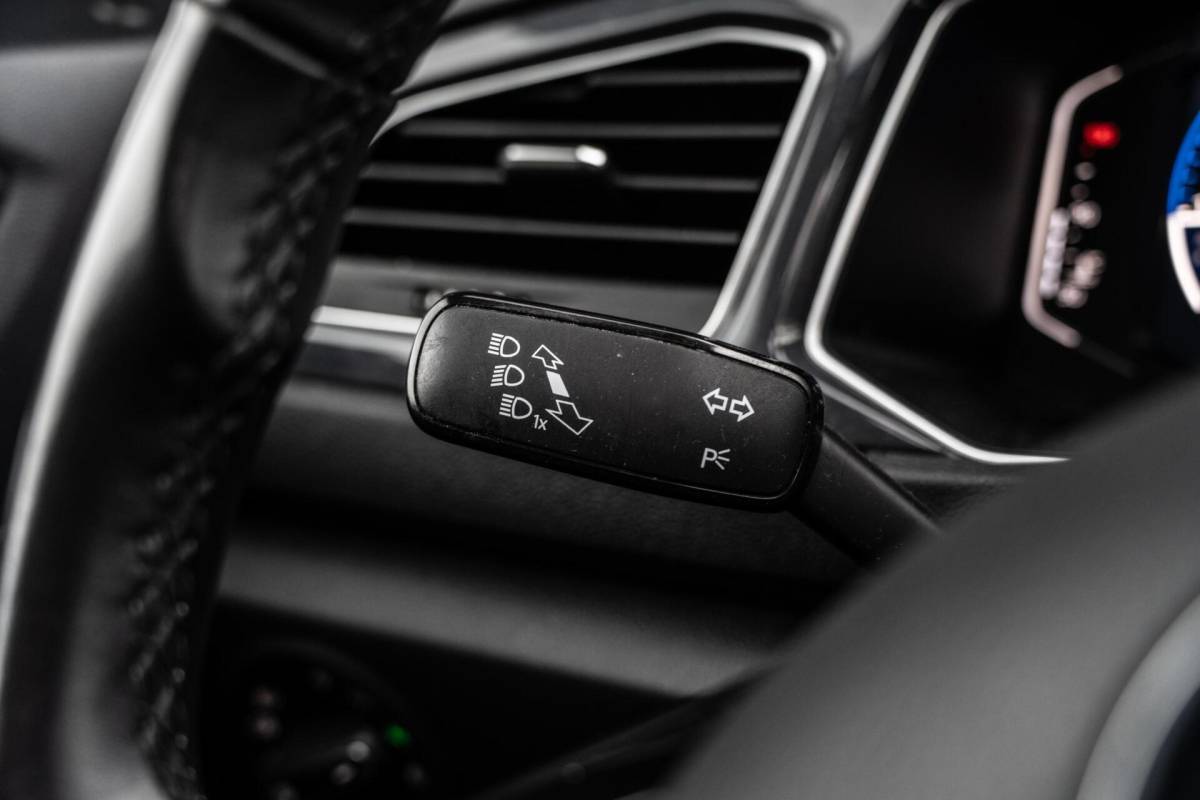 Volkswagen T-Roc Volkswagen T-Roc 1.5 TSI Sport Leder|Camera|Carplay|Pano|VOL
