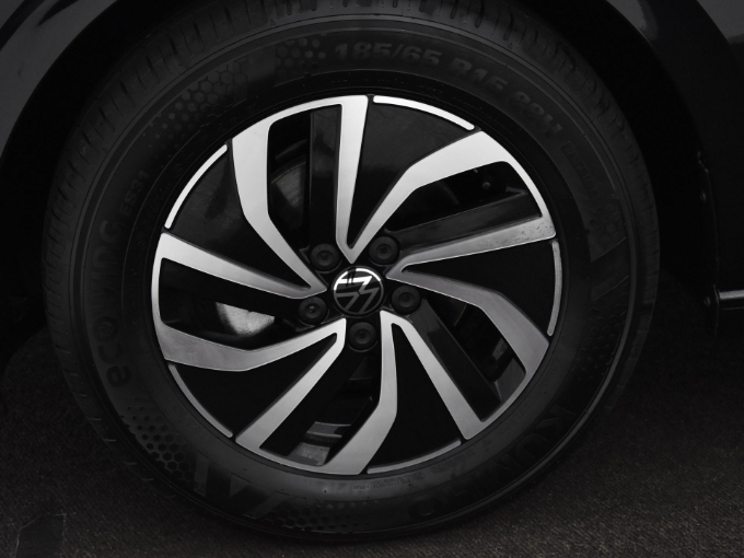 Volkswagen Polo Volkswagen Polo Life Edition 1.0 TSI 95 pK 5 versn. Hand · Achteruitrijcamera · regensensor ·