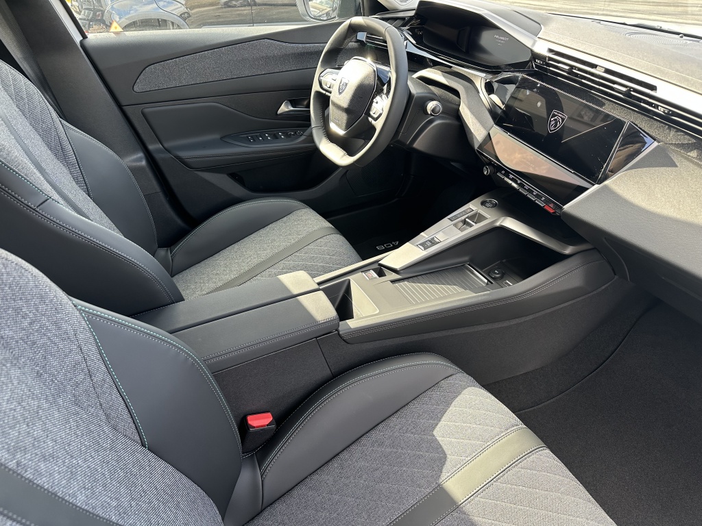 Peugeot 408 Peugeot 408 1.2 Hybid 136PK Allure