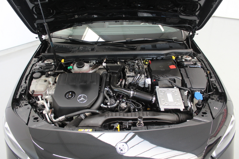 Mercedes-Benz A-Klasse Mercedes-Benz A-klasse 250 e Premium Plus AMG-Line | RIJKLAAR | PANORAMADAK | 360GR CAMERA | LEER/ALCANTARA