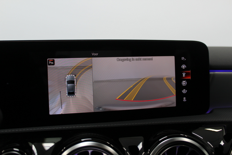 Mercedes-Benz A-Klasse Mercedes-Benz A-klasse 250 e Premium Plus AMG-Line | RIJKLAAR | PANORAMADAK | 360GR CAMERA | LEER/ALCANTARA