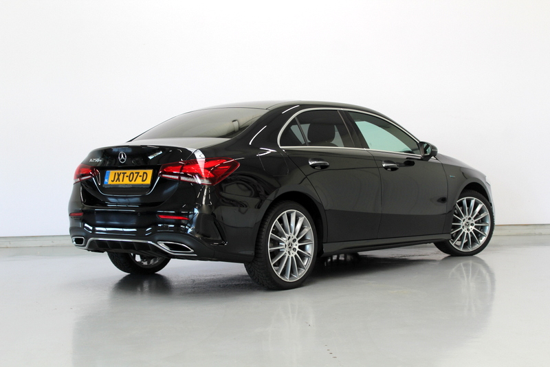 Mercedes-Benz A-Klasse Mercedes-Benz A-klasse 250 e Premium Plus AMG-Line | RIJKLAAR | PANORAMADAK | 360GR CAMERA | LEER/ALCANTARA