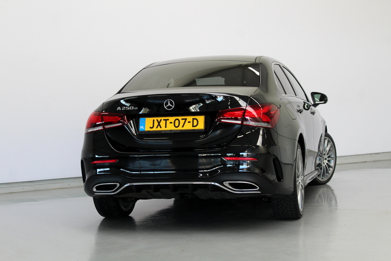 Mercedes-Benz A-Klasse Mercedes-Benz A-klasse 250 e Premium Plus AMG-Line | RIJKLAAR | PANORAMADAK | 360GR CAMERA | LEER/ALCANTARA