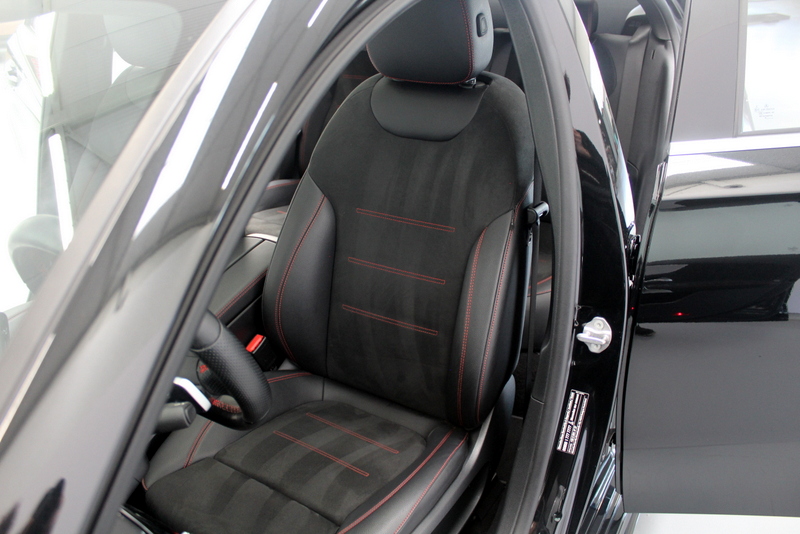 Mercedes-Benz A-Klasse Mercedes-Benz A-klasse 250 e Premium Plus AMG-Line | RIJKLAAR | PANORAMADAK | 360GR CAMERA | LEER/ALCANTARA