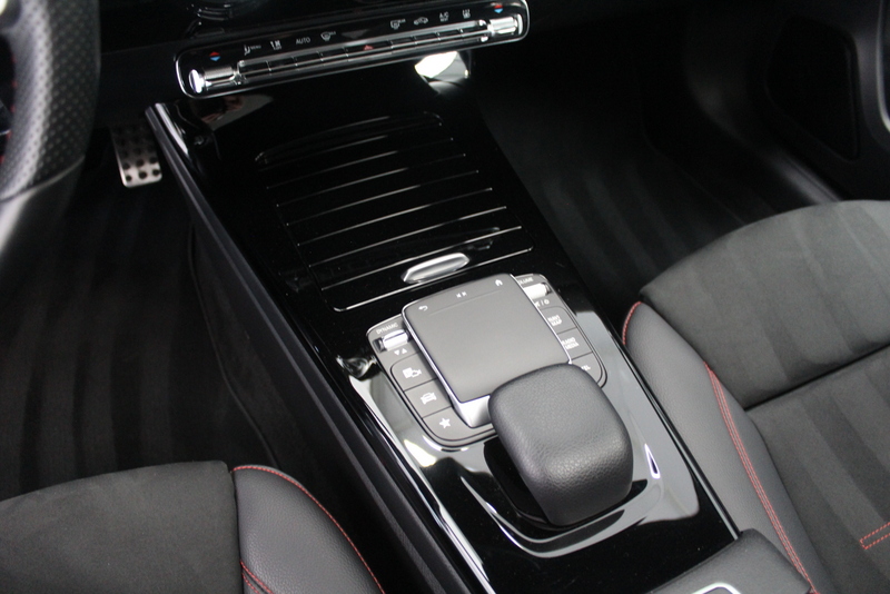 Mercedes-Benz A-Klasse Mercedes-Benz A-klasse 250 e Premium Plus AMG-Line | RIJKLAAR | PANORAMADAK | 360GR CAMERA | LEER/ALCANTARA