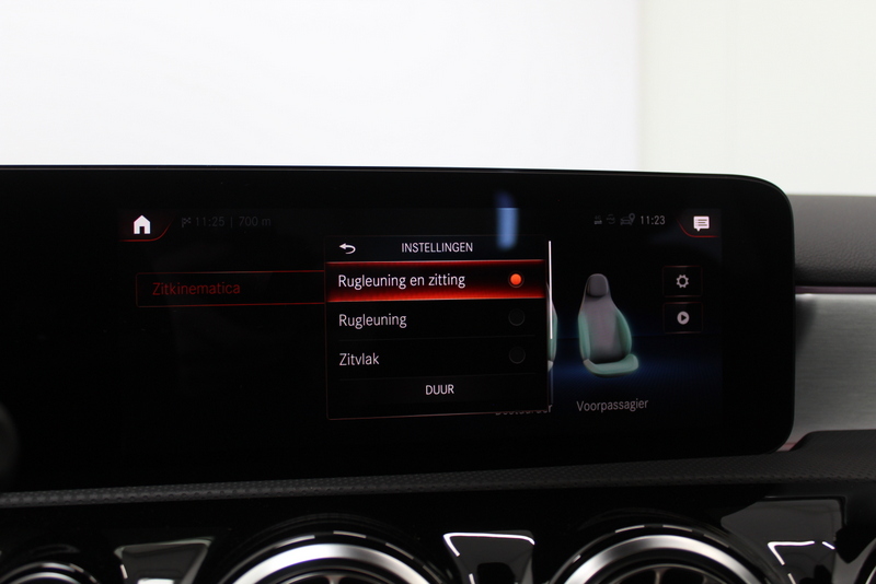 Mercedes-Benz A-Klasse Mercedes-Benz A-klasse 250 e Premium Plus AMG-Line | RIJKLAAR | PANORAMADAK | 360GR CAMERA | LEER/ALCANTARA