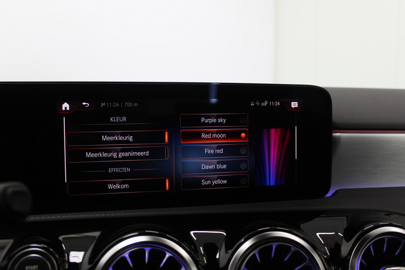 Mercedes-Benz A-Klasse Mercedes-Benz A-klasse 250 e Premium Plus AMG-Line | RIJKLAAR | PANORAMADAK | 360GR CAMERA | LEER/ALCANTARA