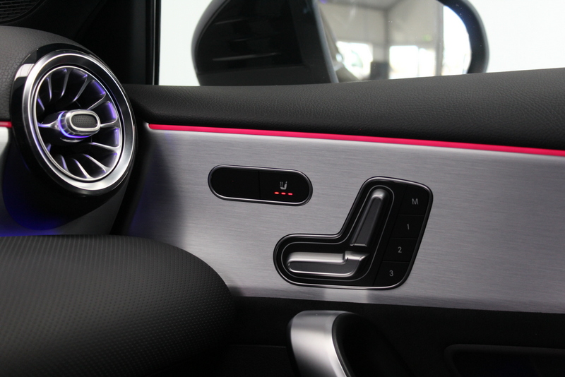 Mercedes-Benz A-Klasse Mercedes-Benz A-klasse 250 e Premium Plus AMG-Line | RIJKLAAR | PANORAMADAK | 360GR CAMERA | LEER/ALCANTARA