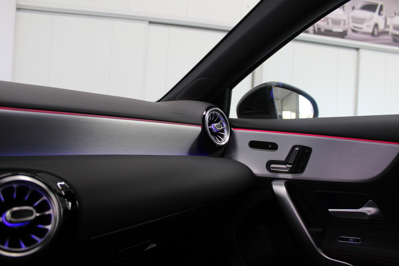 Mercedes-Benz A-Klasse Mercedes-Benz A-klasse 250 e Premium Plus AMG-Line | RIJKLAAR | PANORAMADAK | 360GR CAMERA | LEER/ALCANTARA