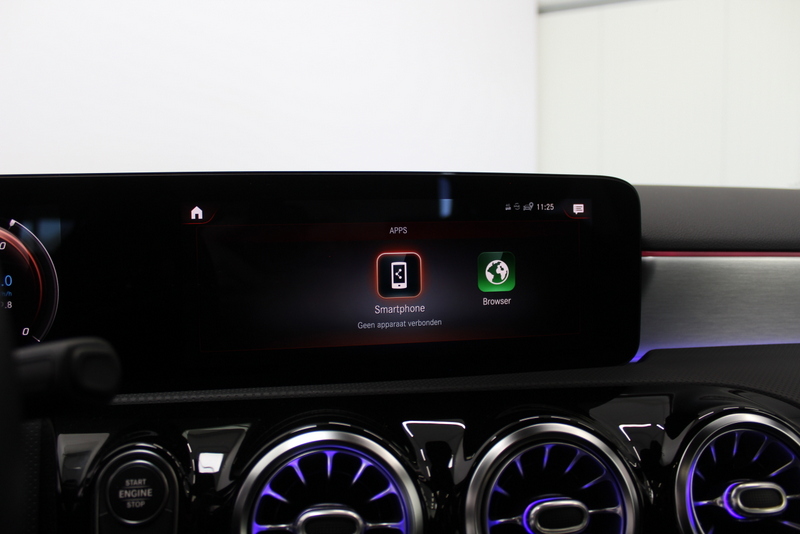 Mercedes-Benz A-Klasse Mercedes-Benz A-klasse 250 e Premium Plus AMG-Line | RIJKLAAR | PANORAMADAK | 360GR CAMERA | LEER/ALCANTARA