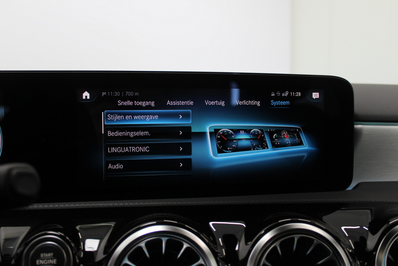 Mercedes-Benz A-Klasse Mercedes-Benz A-klasse 250 e Premium Plus AMG-Line | RIJKLAAR | PANORAMADAK | 360GR CAMERA | LEER/ALCANTARA