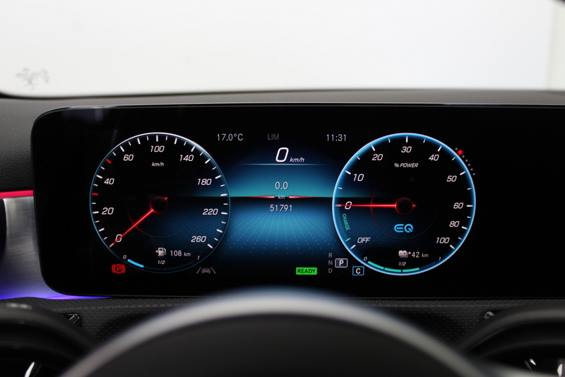 Mercedes-Benz A-Klasse Mercedes-Benz A-klasse 250 e Premium Plus AMG-Line | RIJKLAAR | PANORAMADAK | 360GR CAMERA | LEER/ALCANTARA