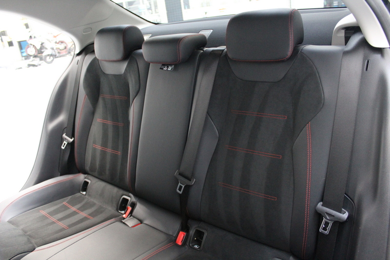 Mercedes-Benz A-Klasse Mercedes-Benz A-klasse 250 e AMG Line 161PK, RIJKLAAR | PLUG-IN HYBRIDE |  AUTOMAAT | ELEC-ACHTERKLEP | ALCANTARA/LEER