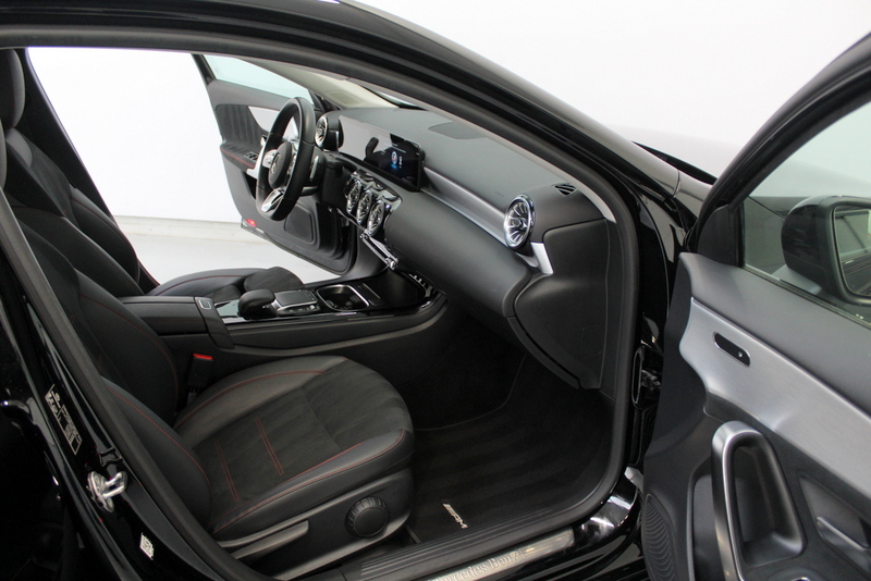 Mercedes-Benz A-Klasse Mercedes-Benz A-klasse 250 e AMG Line 161PK, RIJKLAAR | PLUG-IN HYBRIDE |  AUTOMAAT | ELEC-ACHTERKLEP | ALCANTARA/LEER