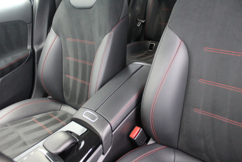 Mercedes-Benz A-Klasse Mercedes-Benz A-klasse 250 e AMG Line 161PK, RIJKLAAR | PLUG-IN HYBRIDE |  AUTOMAAT | ELEC-ACHTERKLEP | ALCANTARA/LEER