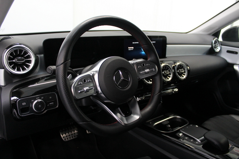 Mercedes-Benz A-Klasse Mercedes-Benz A-klasse 250 e AMG Line 161PK, RIJKLAAR | PLUG-IN HYBRIDE |  AUTOMAAT | ELEC-ACHTERKLEP | ALCANTARA/LEER
