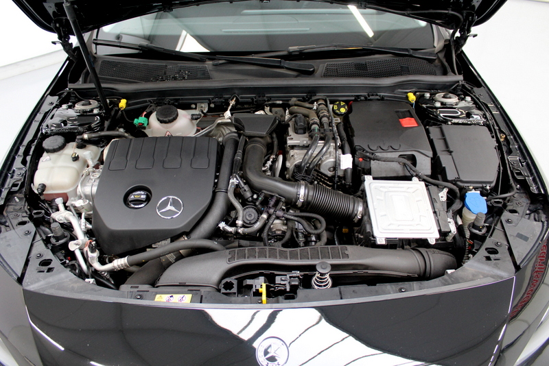 Mercedes-Benz A-Klasse Mercedes-Benz A-klasse 250 e AMG Line 161PK, RIJKLAAR | PLUG-IN HYBRIDE |  AUTOMAAT | ELEC-ACHTERKLEP | ALCANTARA/LEER
