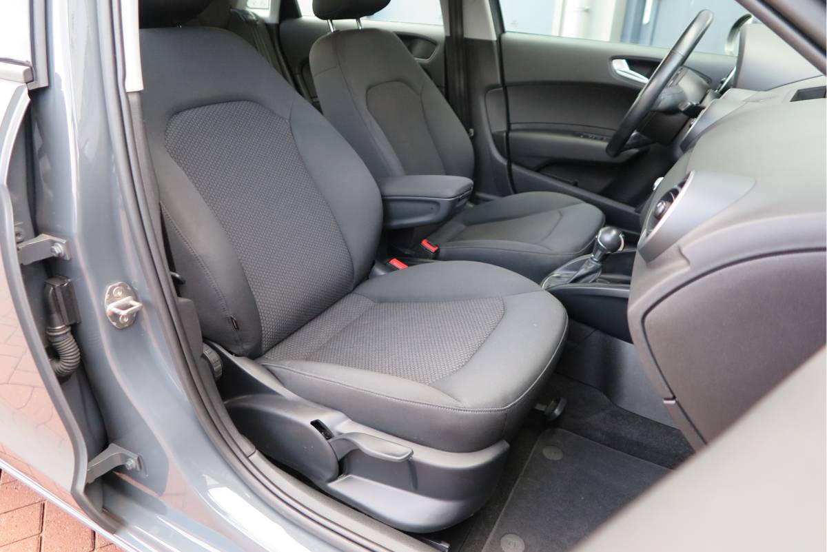 Audi A1 Sportback Audi A1 Sportback 1.0 TFSI 95pk S-tronic Pro Line Navigatie , Cruisecontrol , LMV , Bleutooth telefoon integratie, Stuurwiel multifunctioneel. etc