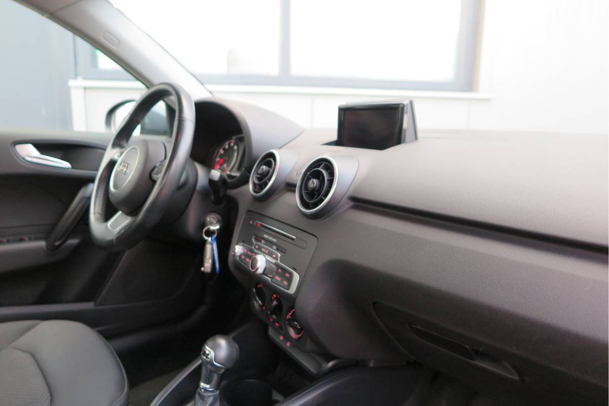 Audi A1 Sportback Audi A1 Sportback 1.0 TFSI 95pk S-tronic Pro Line Navigatie , Cruisecontrol , LMV , Bleutooth telefoon integratie, Stuurwiel multifunctioneel. etc