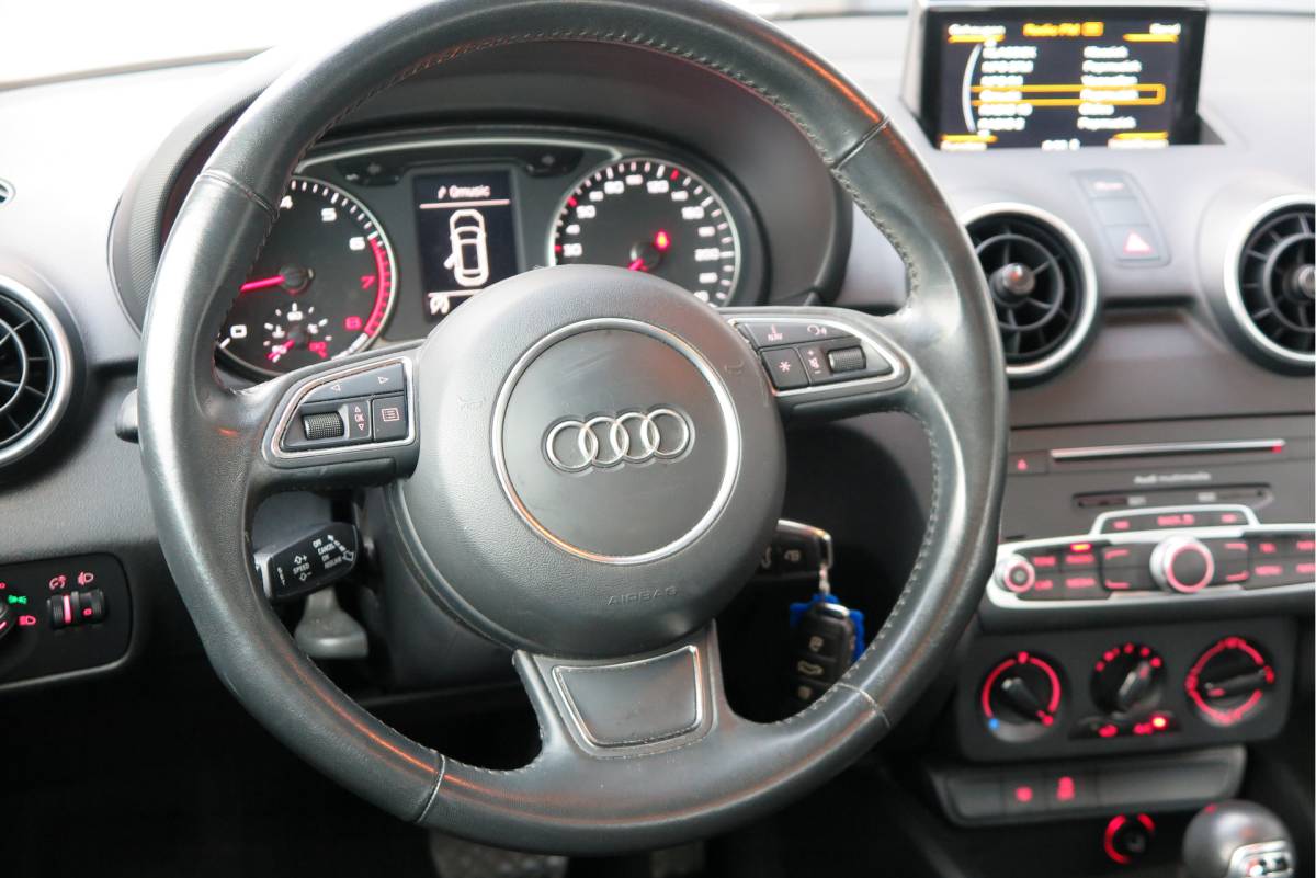 Audi A1 Sportback Audi A1 Sportback 1.0 TFSI 95pk S-tronic Pro Line Navigatie , Cruisecontrol , LMV , Bleutooth telefoon integratie, Stuurwiel multifunctioneel. etc