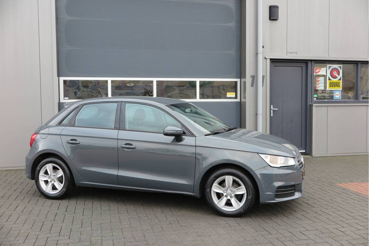 Audi A1 Sportback Audi A1 Sportback 1.0 TFSI 95pk S-tronic Pro Line Navigatie , Cruisecontrol , LMV , Bleutooth telefoon integratie, Stuurwiel multifunctioneel. etc