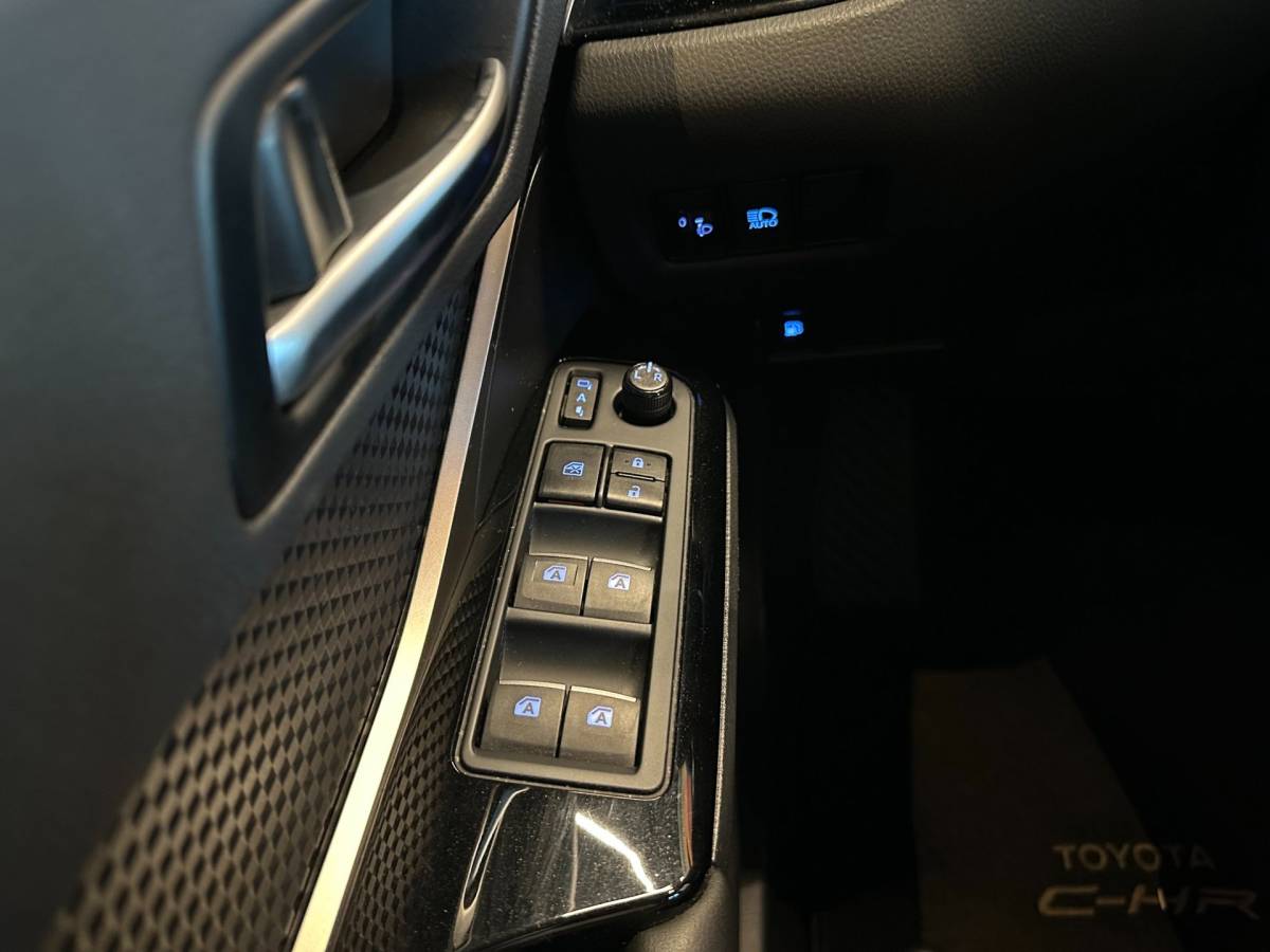 Toyota C-HR Toyota C-HR 1.8 Hybrid AUTOMAAT DYNAMIC-uitv/CLIMA AIRCO/LM-VELG/NAVIGATIE/TREKHAAK/ISOFIX/ADAPTIVE CRUISECONTROL/DAB+/LANE ASSIST