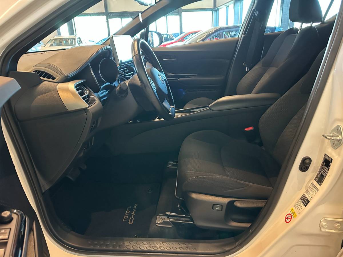 Toyota C-HR Toyota C-HR 1.8 Hybrid AUTOMAAT DYNAMIC-uitv/CLIMA AIRCO/LM-VELG/NAVIGATIE/TREKHAAK/ISOFIX/ADAPTIVE CRUISECONTROL/DAB+/LANE ASSIST