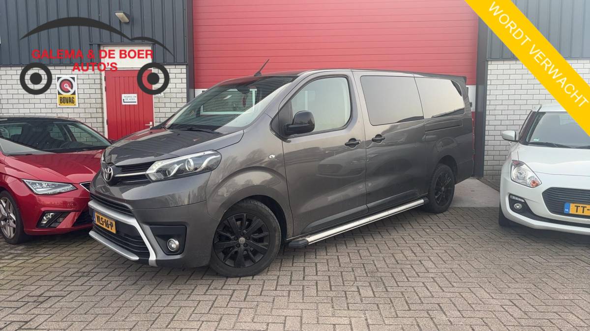 Toyota ProAce Toyota PROACE Worker 2.0 D-4D Black Line Long DC 5 PERS / AUTOMAAT / NWE D-RIEM / LEDER /STOELVERW / CARPLAY / CAMERA / TREKHAAK / NL-AUTO