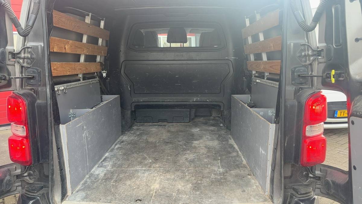 Toyota ProAce Toyota PROACE Worker 2.0 D-4D Black Line Long DC 5 PERS / AUTOMAAT / NWE D-RIEM / LEDER /STOELVERW / CARPLAY / CAMERA / TREKHAAK / NL-AUTO