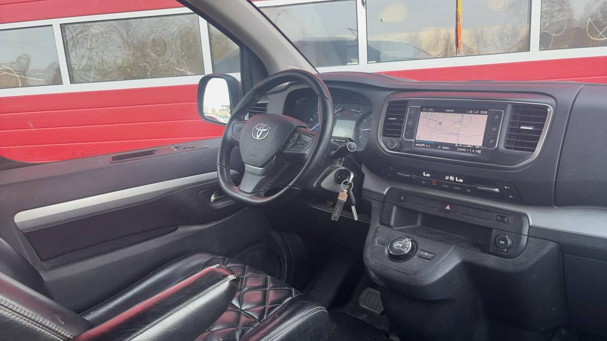 Toyota ProAce Toyota PROACE Worker 2.0 D-4D Black Line Long DC 5 PERS / AUTOMAAT / NWE D-RIEM / LEDER /STOELVERW / CARPLAY / CAMERA / TREKHAAK / NL-AUTO