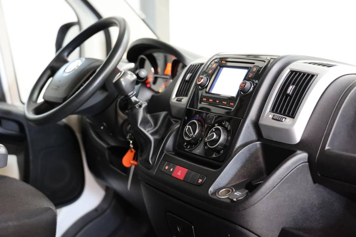 Fiat Ducato Fiat Ducato BAKWAGEN MEUBELBAK MET LAADKLEP