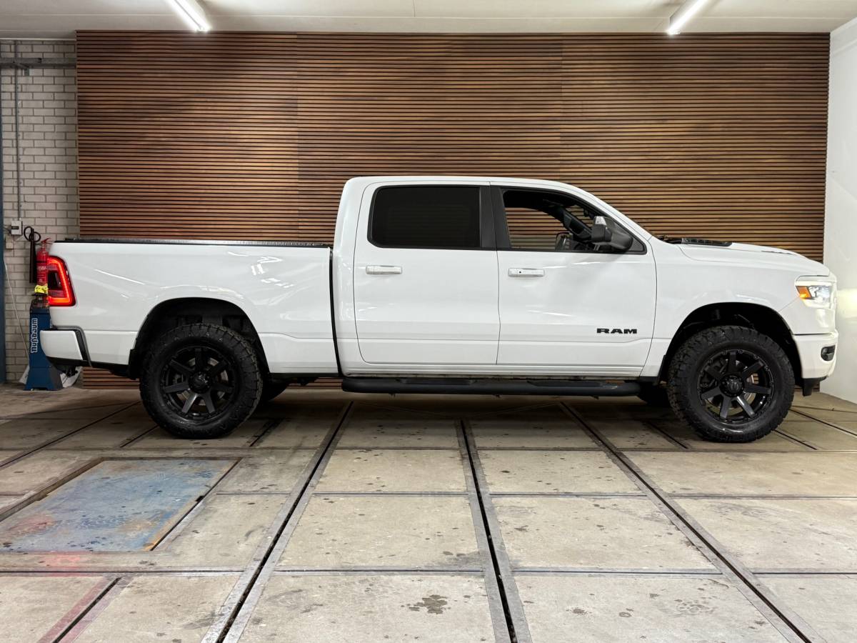 Dodge Ram 1500 Dodge Ram 1500 5.7 V8 4×4 Crew Cab 5’7 Sport | Soft Cover | Full option | Camera | Trekhaak | White Edition |