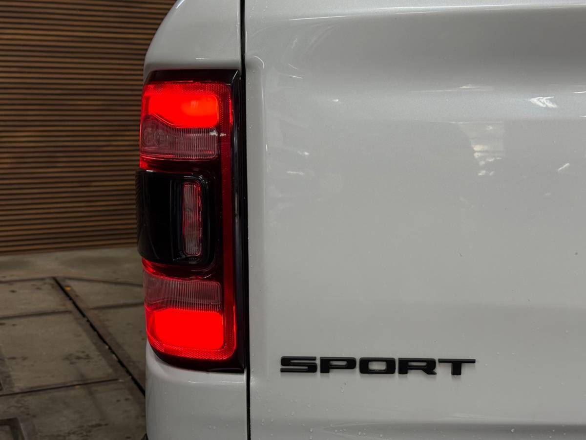 Dodge Ram 1500 Dodge Ram 1500 5.7 V8 4×4 Crew Cab 5’7 Sport | Soft Cover | Full option | Camera | Trekhaak | White Edition |