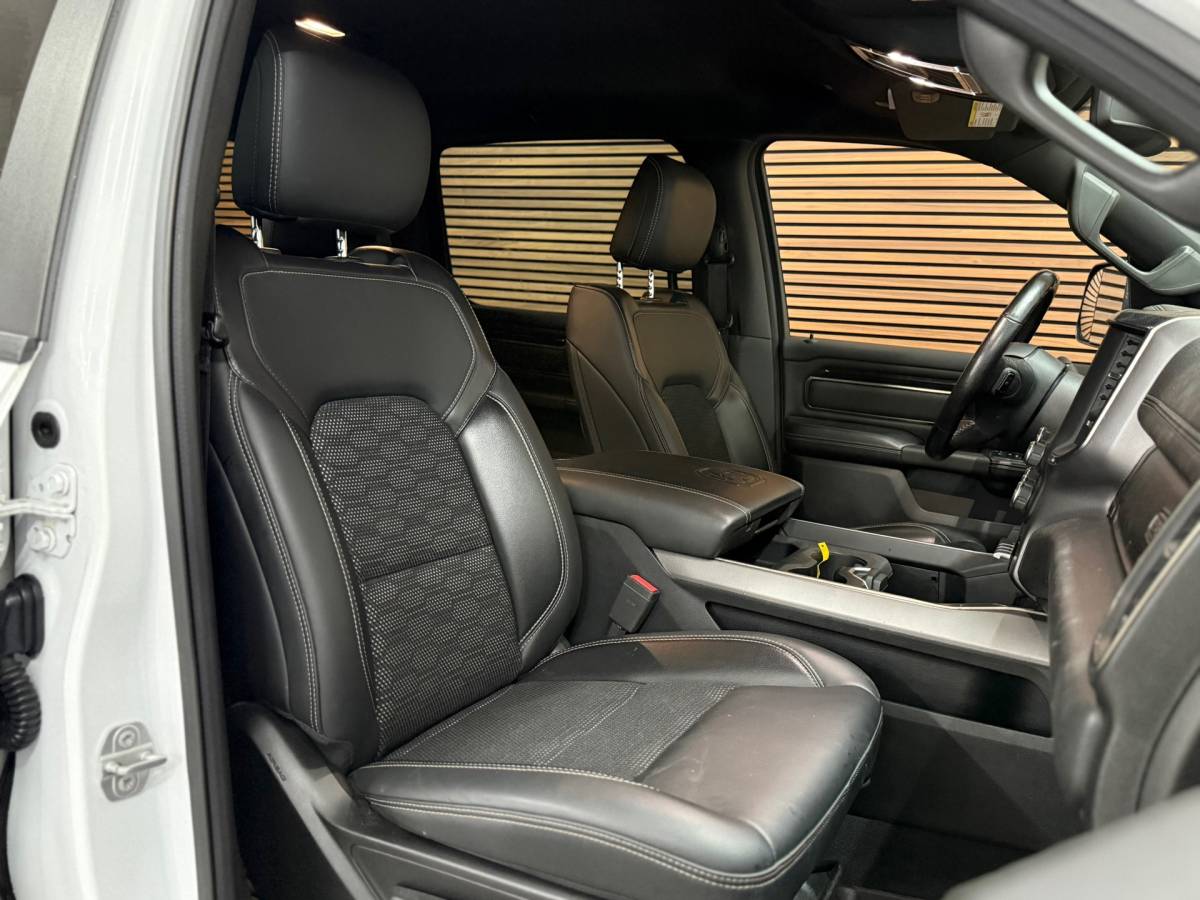 Dodge Ram 1500 Dodge Ram 1500 5.7 V8 4×4 Crew Cab 5’7 Sport | Soft Cover | Full option | Camera | Trekhaak | White Edition |