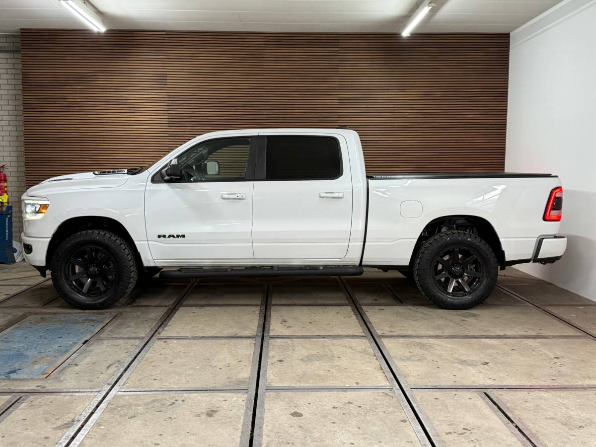 Dodge Ram 1500 Dodge Ram 1500 5.7 V8 4×4 Crew Cab 5’7 Sport | Soft Cover | Full option | Camera | Trekhaak | White Edition |