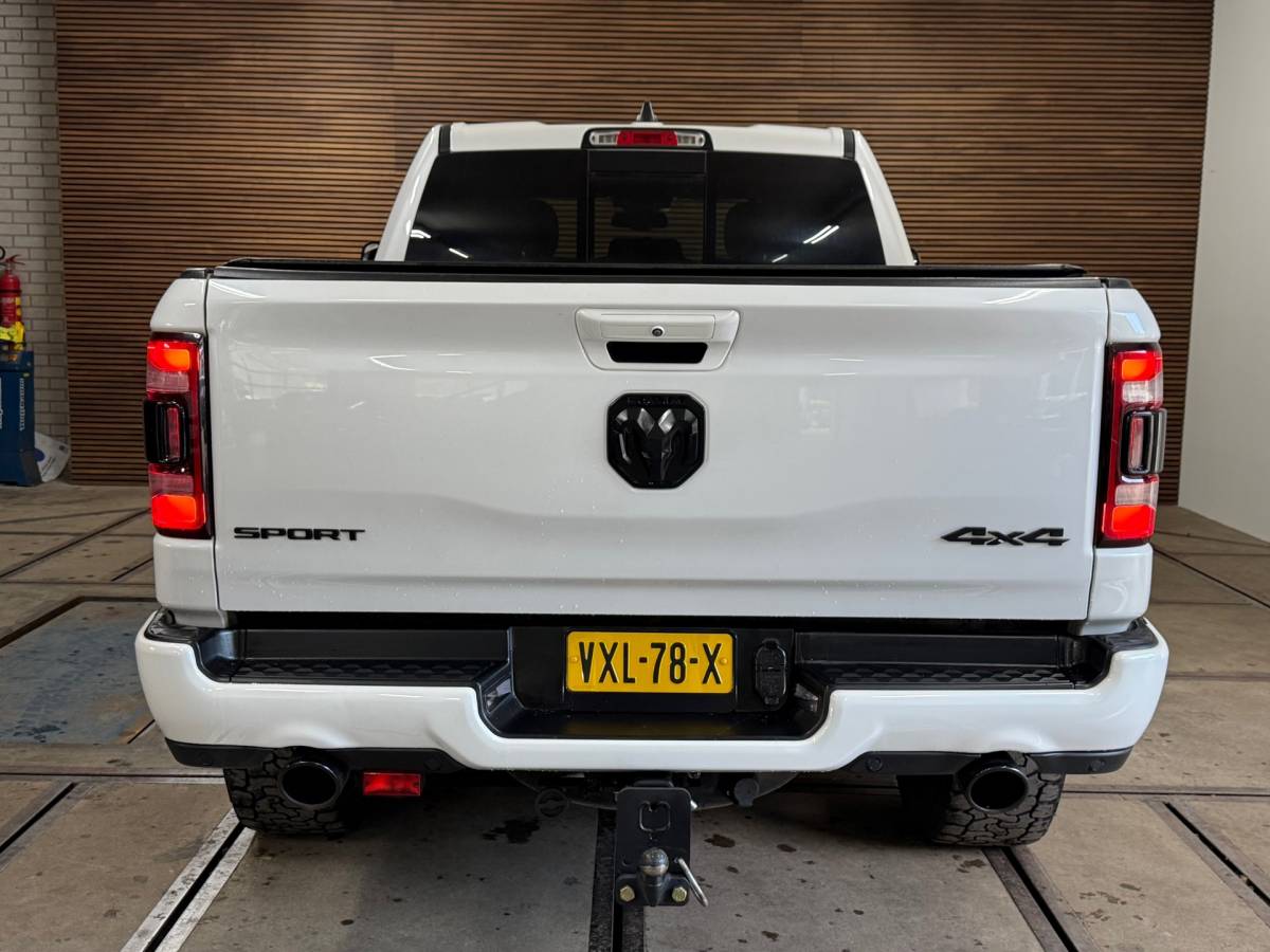 Dodge Ram 1500 Dodge Ram 1500 5.7 V8 4×4 Crew Cab 5’7 Sport | Soft Cover | Full option | Camera | Trekhaak | White Edition |
